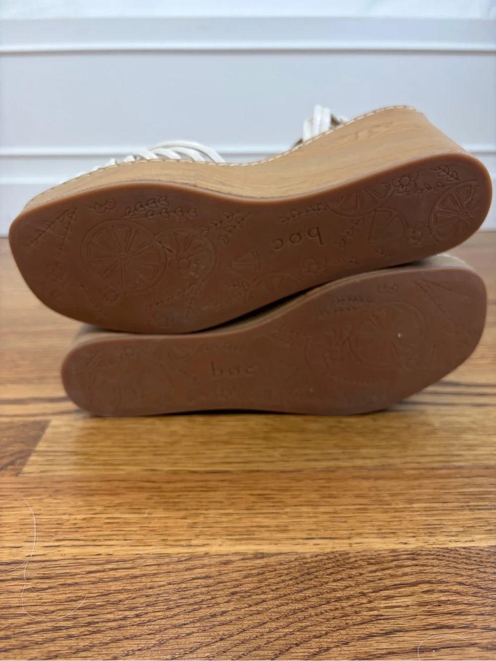 NWOB b.ø.c. Catalina White Wedge Sandals (10)